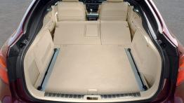 BMW X6 - tylna kanapa złożona, widok z bagażnika