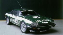 Jaguar XJ - widok z przodu