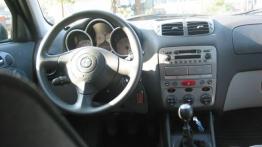 Alfa Romeo 147 1.9 JTD 16V Multijet - deska rozdzielcza