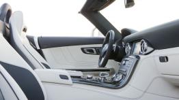 Mercedes SLS AMG Roadster 2012 - widok ogólny wnętrza z przodu