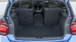 BMW M135i - tylna kanapa złożona, widok z bagażnika