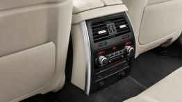 BMW serii 5 Gran Turismo F07 Facelifting (2014) - nawiewy tylne