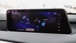 Lexus RX 200t kontra RX 450h – benzyna lepsza od hybrydy?