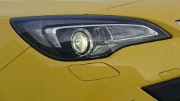 Błyskawica, która odwraca głowy - Opel Astra GTC