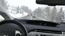 Na prąd, benzynę i ... drewno - jedziemy Toyotą Prius Plug-in po choinkę (Fotostory)