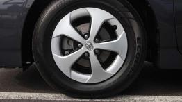 Zmusza do przemyśleń - Toyota Prius Plug-in Hybrid