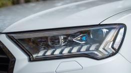 Audi Q7 facelifting ? pierwsza jazda - lewy przedni reflektor - w³±czony