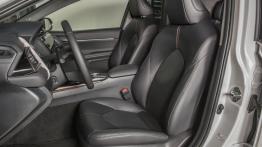 Toyota Camry Hybrid (2018) - widok ogólny wn?trza z przodu