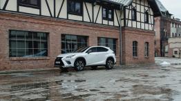 Lexus NX 300 - galeria redakcyjna (3) - lewy bok