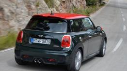 Mini John Cooper Works 2015 - widok z tyłu