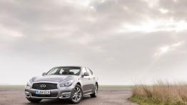 Infiniti Q70 Facelifting Hybrid (2015) - widok z przodu