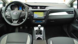 Toyota Avensis III Facelifting 2015 - galeria redakcyjna - pełny panel przedni