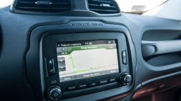 Jeep Renegade 1.4 MultiAir 140KM - galeria redakcyjna - ekran systemu multimedialnego