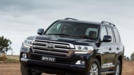 Toyota Land Cruiser (2016) - widok z przodu