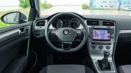 Volkswagen Golf VII TDI BlueMotion (2013) - kokpit