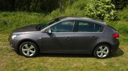 Chevrolet Cruze Hatchback 5d 1.8 16V DOHC 141KM - galeria redakcyjna - lewy bok