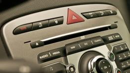 Peugeot 308 SW Facelifting 1.6 e-HDI FAP STT 112KM - galeria redakcyjna - konsola środkowa