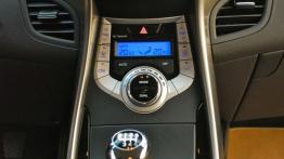 Hyundai Elantra V Sedan 1.6 D-CVVT MPI 132KM - galeria redakcyjna - konsola środkowa