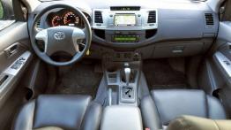Toyota Hilux VII Podwójna kabina Facelifting 3.0 D-4D 171KM - galeria redakcyjna 2 - pełny panel prz