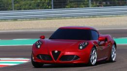 Alfa Romeo 4C (2013) - widok z przodu
