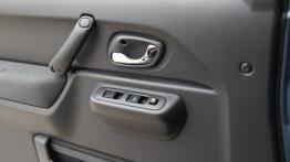 Suzuki Jimny Standard Facelifting 1.3 VVT 4WD 85KM - galeria redakcyjna - drzwi kierowcy od wewnątrz