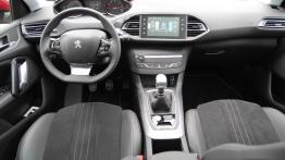 Peugeot 308 II SW 2.0 BlueHDi 150KM - galeria redakcyjna - pełny panel przedni