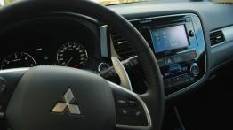 Mitsubishi Outlander III Facelifting - galeria redakcyjna - manetka zmiany biegów pod kierownicą