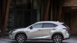 Lexus NX 200t F-Sport (2015) w Seattle - lewy bok