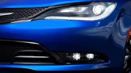 Chrysler 200S (2015) - lewy przedni reflektor - włączony