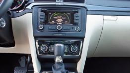 Skoda Superb II Kombi Facelifting 1.8 TSI 160KM - galeria redakcyjna - konsola środkowa
