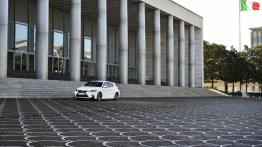 Lexus CT 200h Facelifting (2014) - widok z przodu