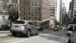 Lexus NX 200t (2014) - widok z tyłu