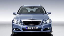 Mercedes E 350 CDI 4MATIC W212 kombi - przód - reflektory włączone
