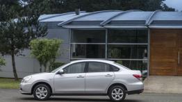 Nissan Almera 2013 - lewy bok