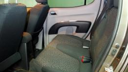Mitsubishi L200 IV Double Cab 2.5 HP DOHC 178KM - galeria redakcyjna - tylna kanapa
