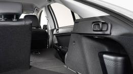 Mitsubishi Lancer Ralliart Sportback - tylna kanapa złożona, widok z bagażnika