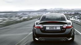 Jaguar XKR-S - widok z tyłu