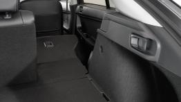 Mitsubishi Lancer IX Hatchback - tylna kanapa złożona, widok z bagażnika