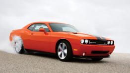 Dodge Challenger SRT8 - widok z przodu