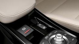 Renault Laguna po liftingu - tunel środkowy między fotelami