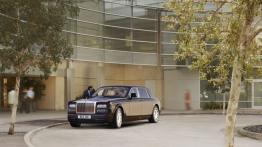 Rolls-Royce Phantom Extended Wheelbase Series II - widok z przodu