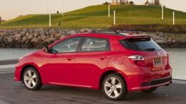 Toyota Matrix 2011 - tył - reflektory włączone