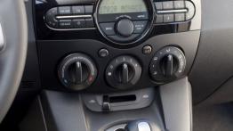 Mazda 2 2011 - konsola środkowa