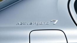 BMW Seria 7 ActiveHybrid - emblemat boczny