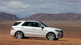 Mercedes klasa M 2012 - prawy bok