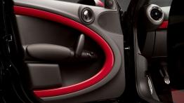 Mini Countryman John Cooper Works - drzwi kierowcy od wewnątrz
