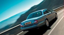 Jaguar XJ - widok z tyłu