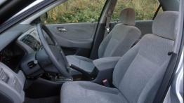 Honda Accord VI - widok ogólny wnętrza z przodu