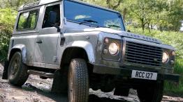 Land Rover Defender 2007 - widok z przodu