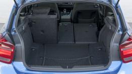 BMW M135i - tylna kanapa złożona, widok z bagażnika